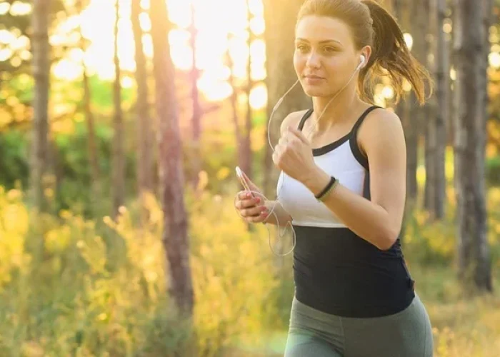 Top locations for fitness in Murray Bridge Woman exercising from the best gym in Murray Bridge